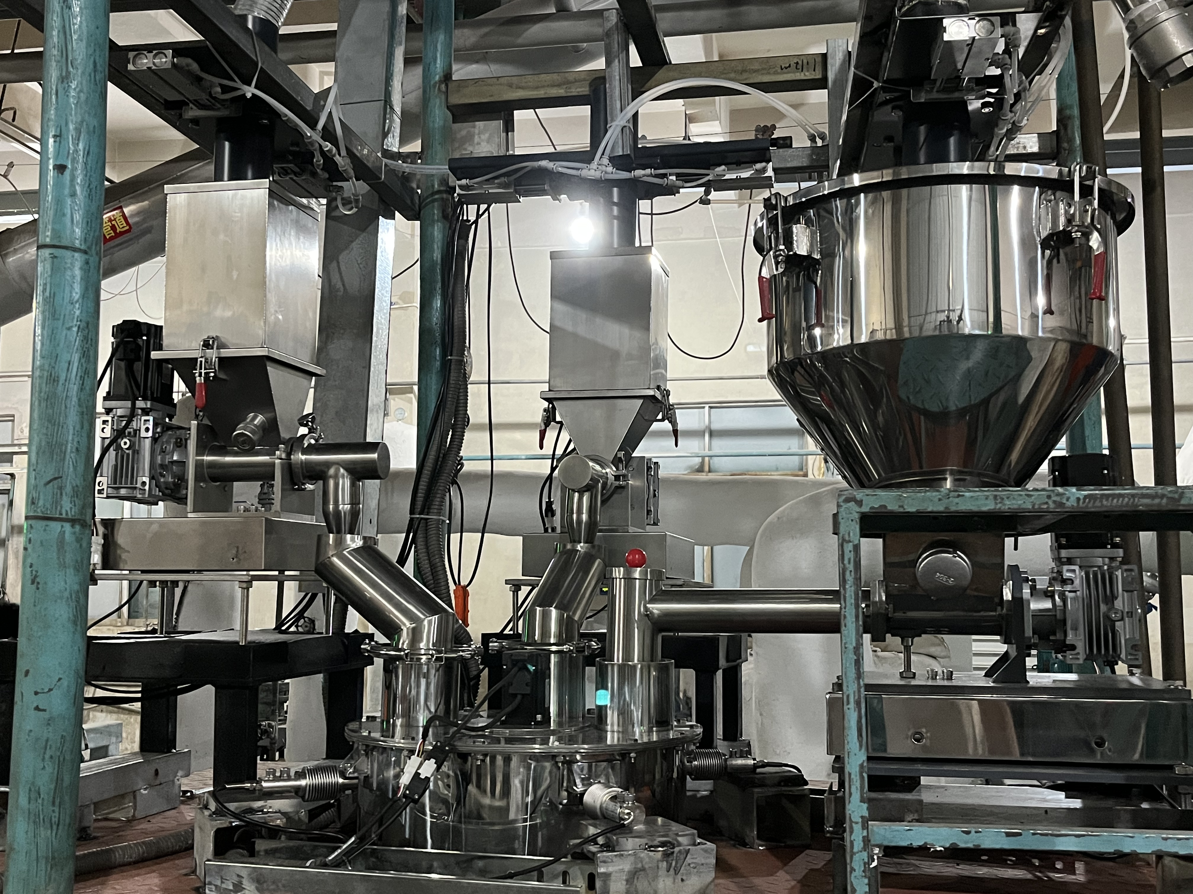 三计量色母粒喂料机